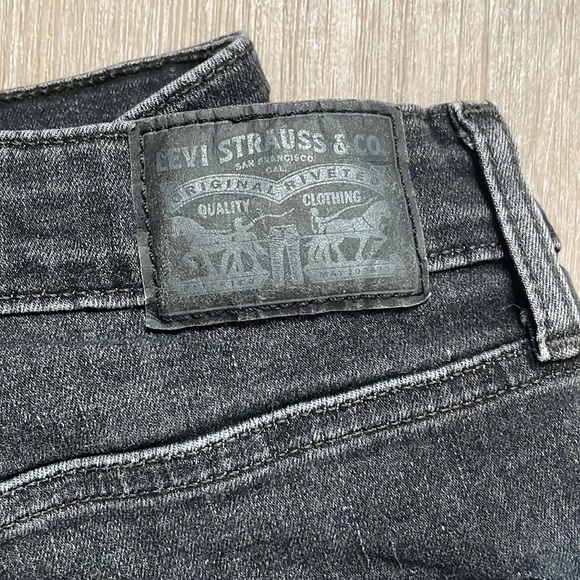 Levi jeans - Picture 2 of 3